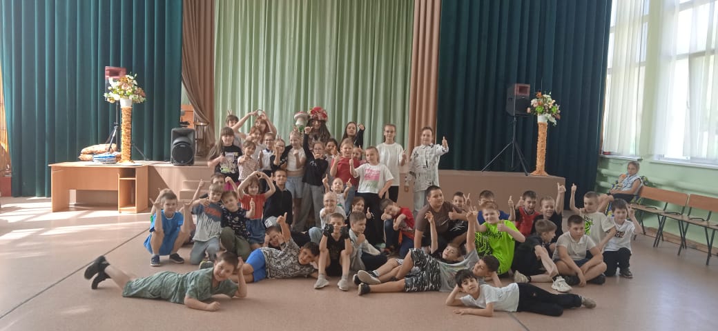 11.06. Закрытие лагеря Музыкальная программа До свидания, до новых встреч" Развлекательное шоу по мотивам РНС..